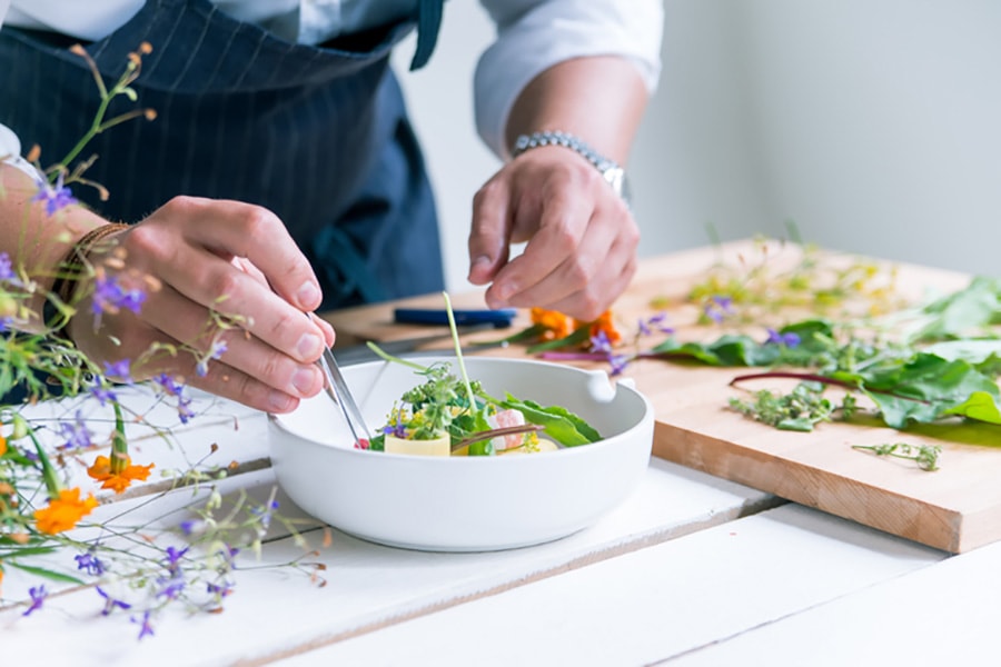 Discover the secrets of Ladin cuisine with special gourmet tours or private cooking classes.