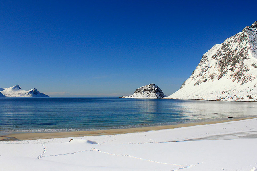 Access my favourite wild and unspoiled places. Beaches, glacier valleys, granite mountains, and polar fishing villages.