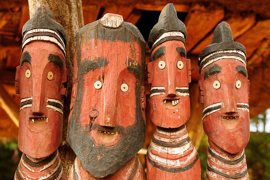 Witness the magical wooden totems of the Konso. They mark their graves, but also serve as a connection to the spiritual world.
