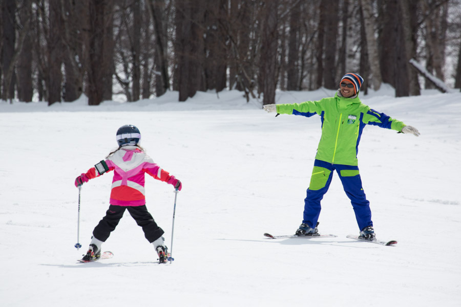 Improve your skiing with private lessons for your or your kids with experienced, English-speaking tutors.
