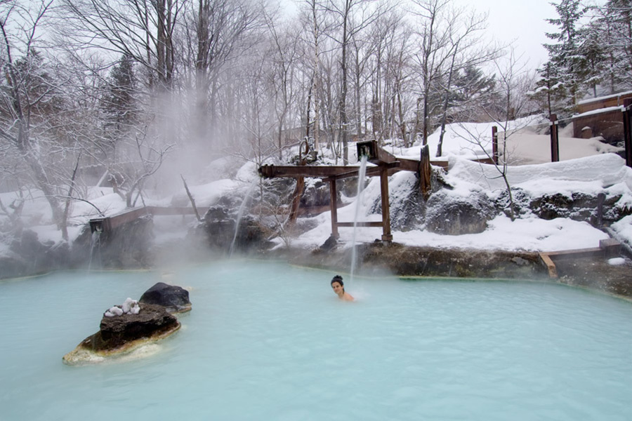 Relax in the hot springs after a day of skiing, and become immersed in the peace of winter.