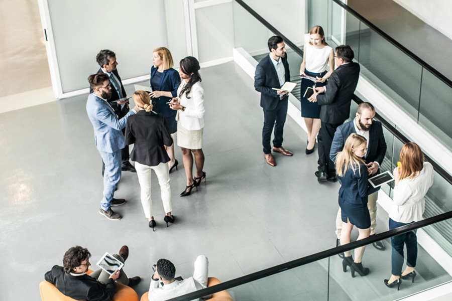 Meet and socialise with entrepreneurs. Exchange ideas and make the right connections