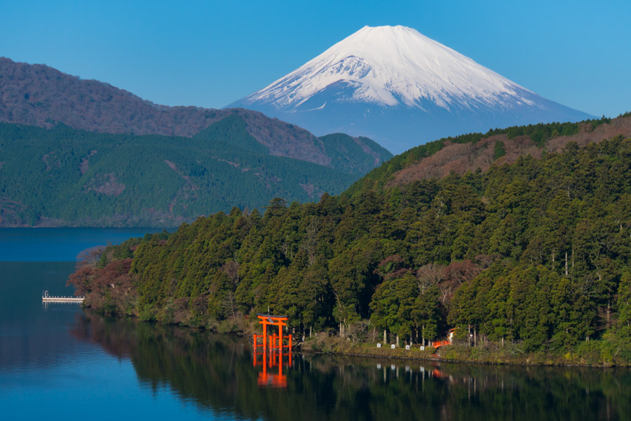 Become one with the inspiring nature of Japan. Lake Ashi and Mount Hakone are seeped in spirituality.