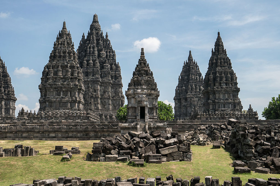 Practise Javanese Meditation in the sacred places around the city of Yogyakarta.