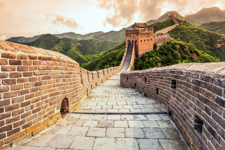 Enjoy a champagne picnic on the Great Wall.