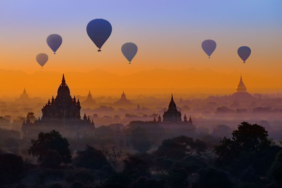 Take to the skies on a hot-air balloon. This privileged view of Bagan will reveal the spiritual pillars of the city.