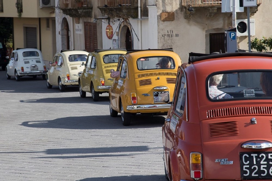 Tour the city of Taormina on a perfectly restored Fiat 500.