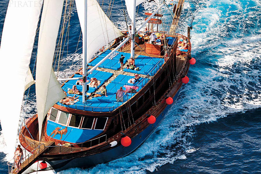 Sail in the Nile from temple to temple, from wonder to wonder.