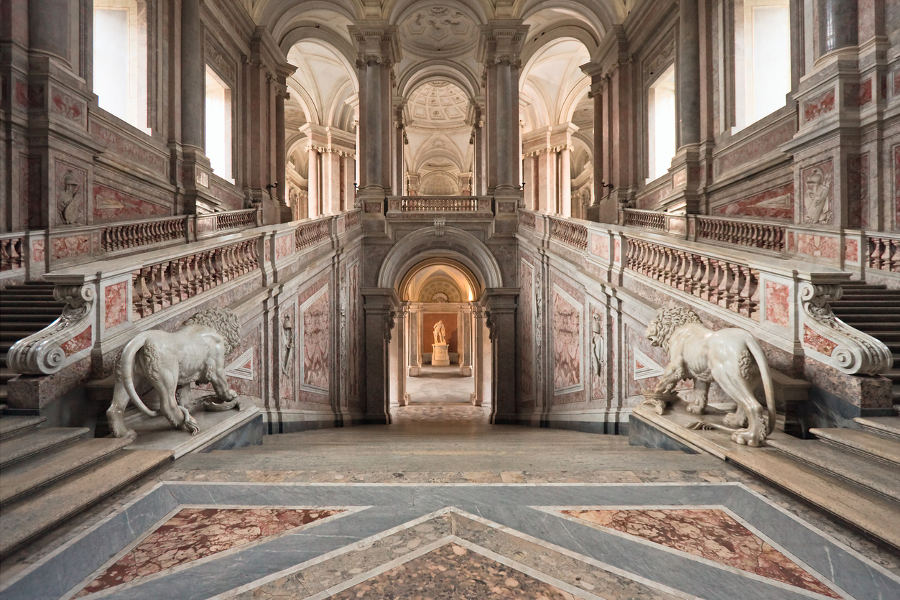 Enjoy a privileged visit to La Caserta, one of Naples most impressive palaces.