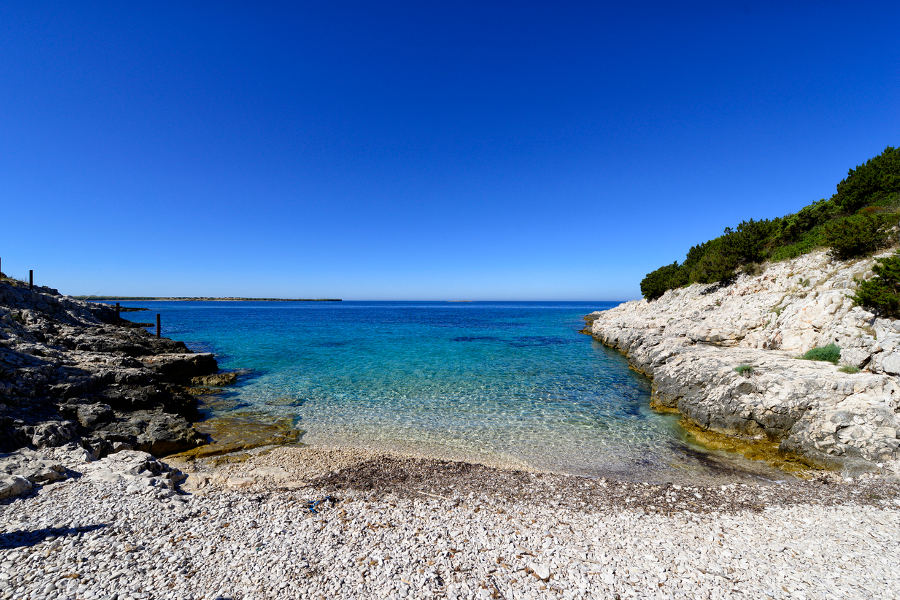 Reach the Elaphiti islands on your private speedboat and relax in beautiful coves perfect for snorkeling and soak in the best waters of the Adriatic.