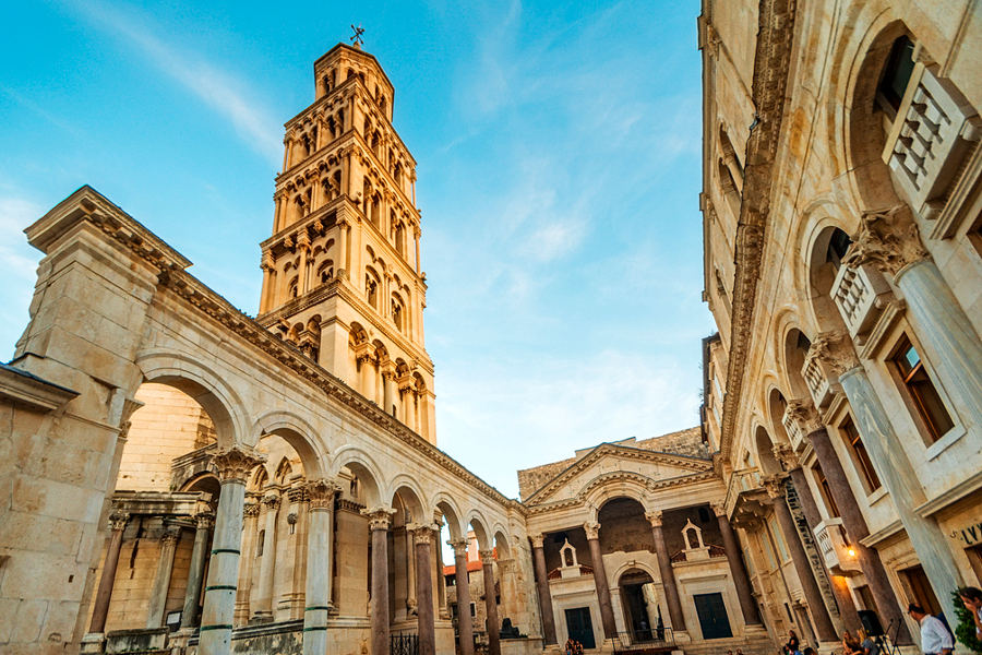Let the city of Split reveal its character and its history through a gastronomic tour. Enjoy the sights, the flavours, and the luxury.