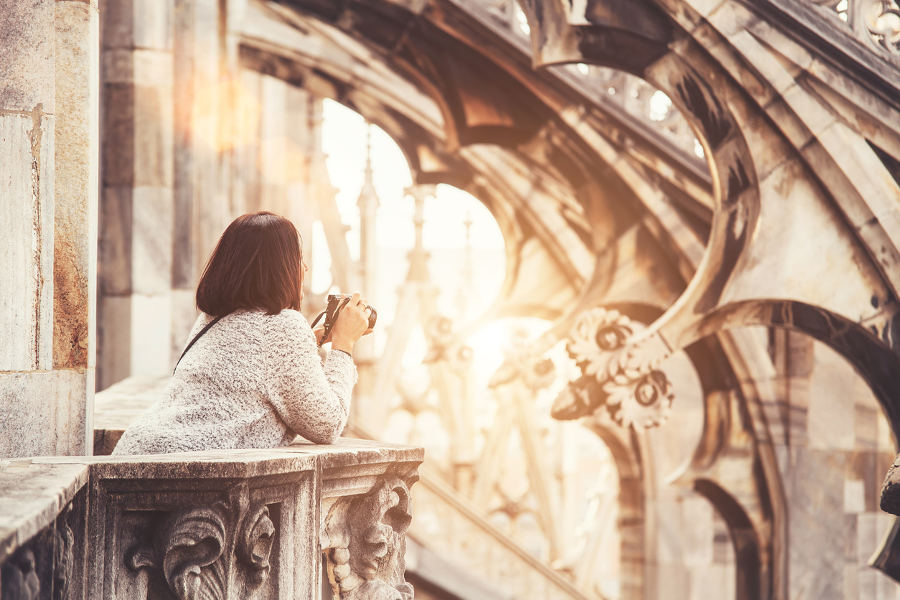 Through the camera lens, Milan reveals its wild side. A photo safari with an architectural photographer is one way to tame this wilderness. Shadow and light!