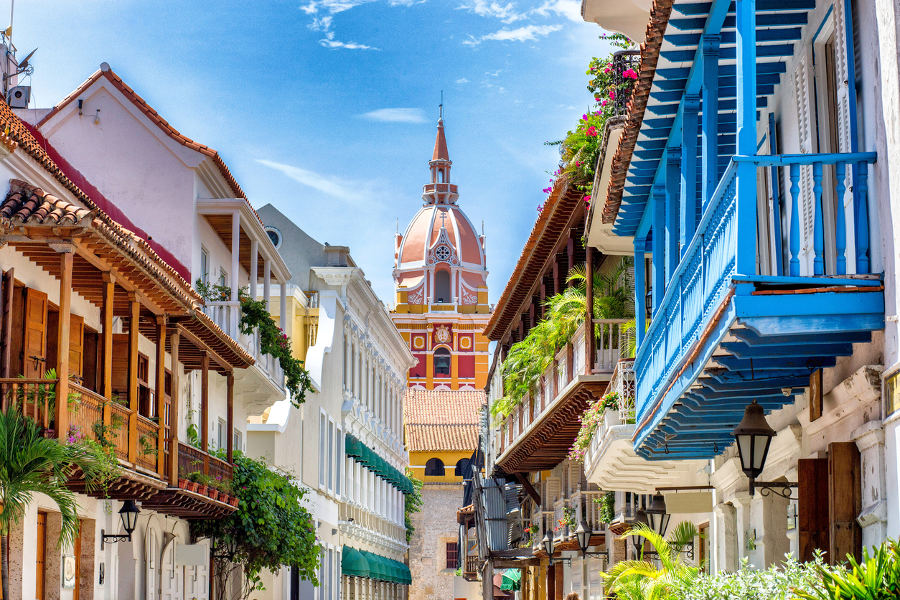 Discover the immense cultural heritage of Colombia as you explore historical landmarks and buildings in both Cartagena and Bogotá, with local, private guides.