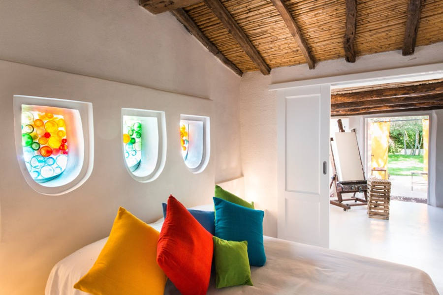 Discover the proud heritage of Sardinian arts and crafts. Actually, your room will be a work of art in itself.