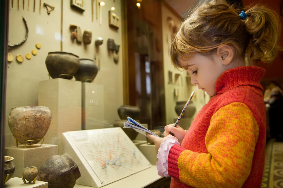 A mystery has taken over the British Museum, go on a treasure hunt to see what lies behind the curtain.
