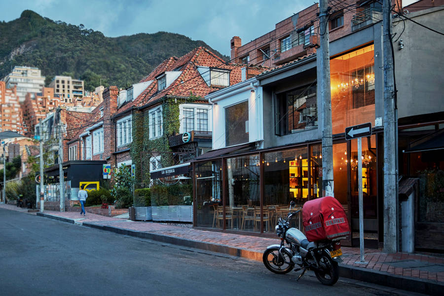 Discover the face of the New Colombia through its capital, Bogotá. Art galleries, ateliers and world-class restaurants abound in the “new capital of cool”.