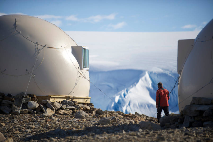 Stay in a camp with heated pods, which are spacious and comfortable. High-tech yet with a classic sense of exploration.