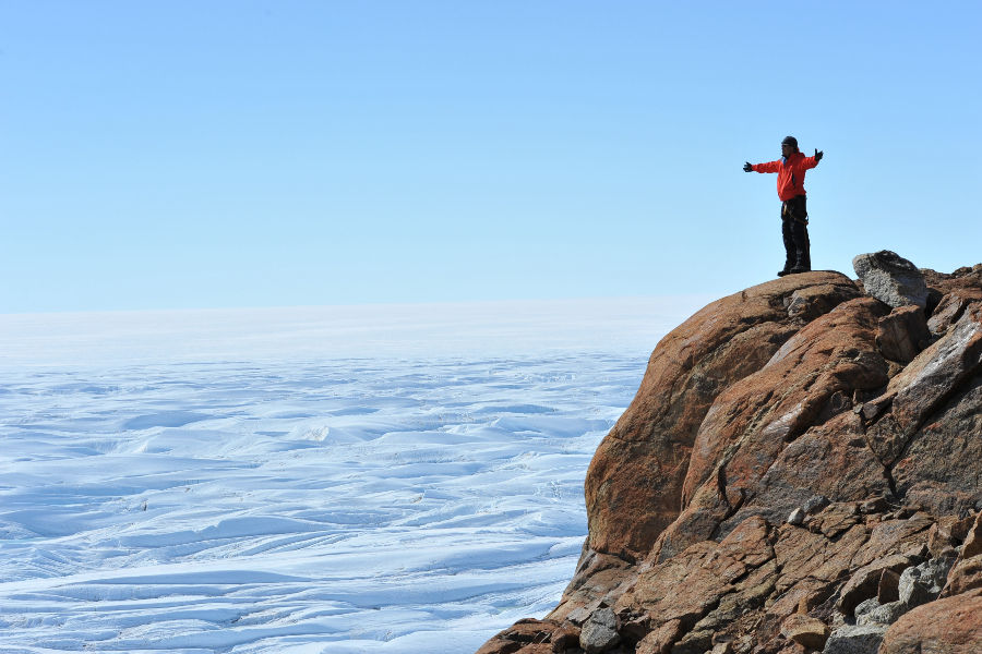 ADVENTURE 3: A day full day in Wolf’s Fang Mountain, and climbing a nearby Nunatak. US$ 15,000pp.