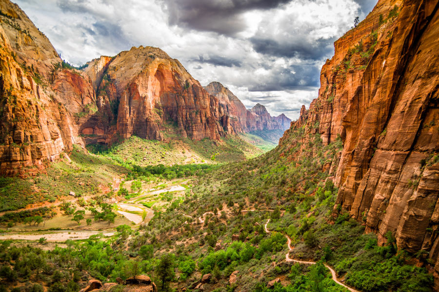 A tour of Utah’s national parks is perfect for the adventurer who enjoys a dash of luxury. From intrepid hikes in the desert, to welcoming ranches, and the freedom to write your own adventure.