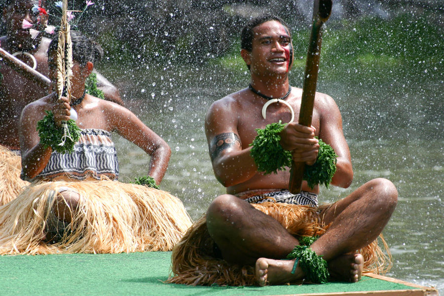 Enjoy the colourful and touching traditions of Polynesian culture, with the depth that is a Blueflower guarantee.
