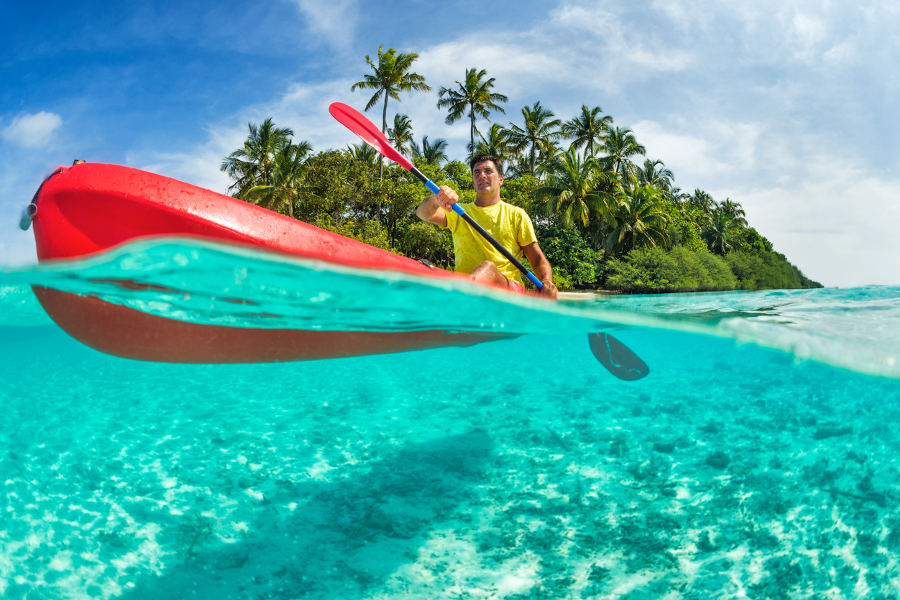 Enjoy a myriad of watersports at your leisure. From tranquil paddle-boarding in the lagoon to adrenaline-pumped waterskiing and wakeboarding.
