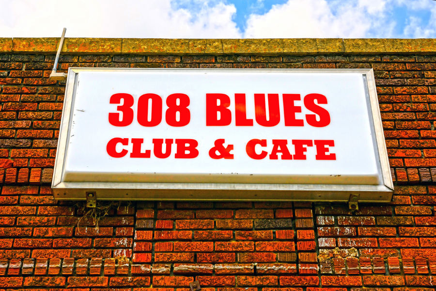 Go down to the crossroads, follow the Mississipi Blues Trail and visit the B.B. King Museum.