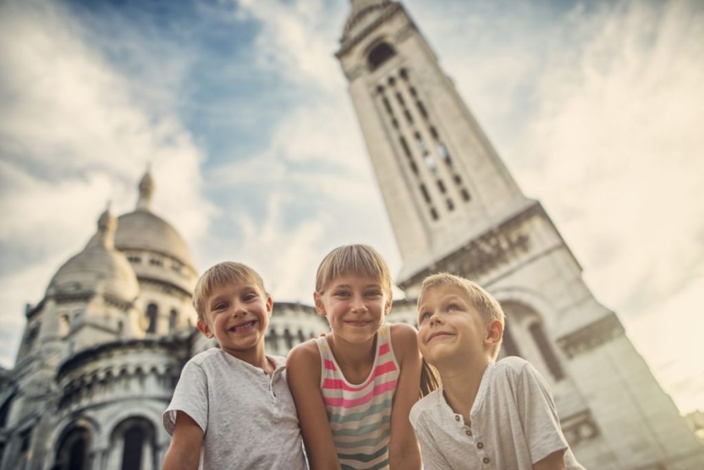 Crack the Da Vinci Code in Parisian landmarks, a game full of puzzles and excitement, inspired by the Dan Brown novels.