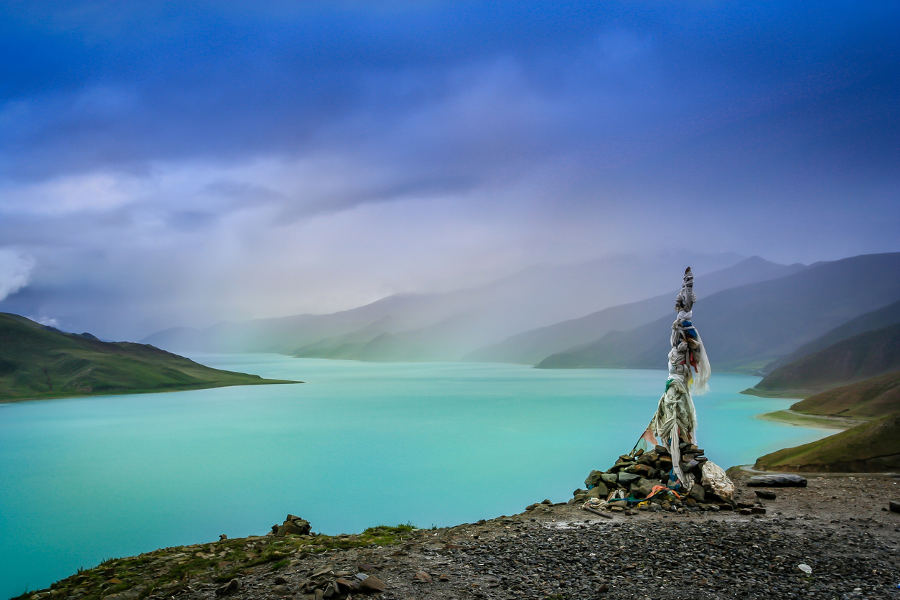 Enjoy the natural landscapes around holy Yamdrok Lake and its turquoise waters. Ascend to the mountain passes on your way to Gyantse.