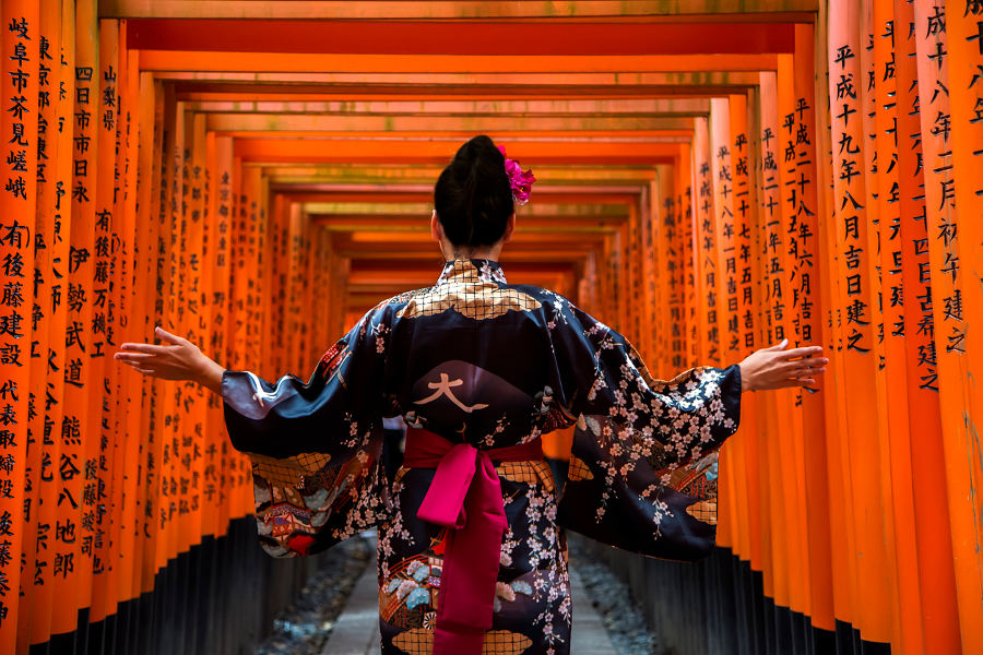 Discover iconic sites in Japan alongside expert storytellers that can entrance the little ones.