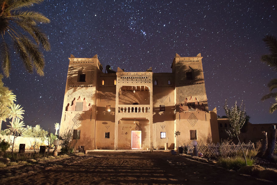 Interact with the Berber in a Oasis where you will enjoy the mystique of the desert in a luxurious setting.