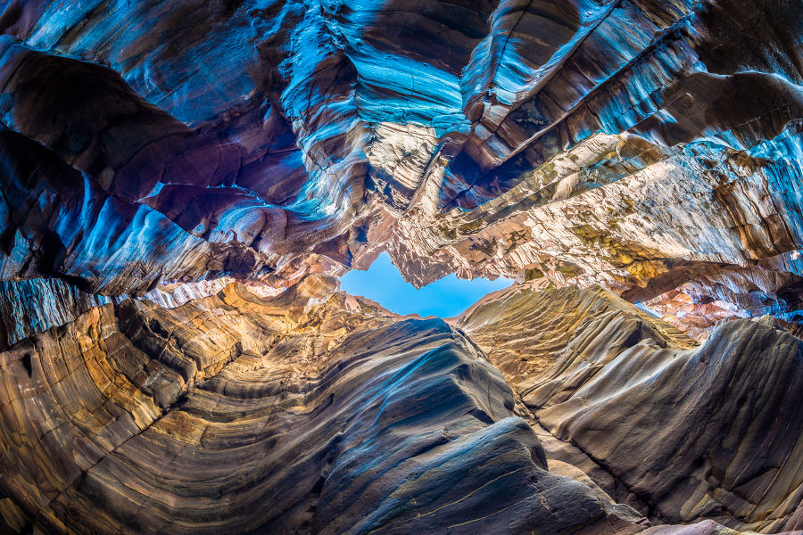 Go deeper into the desert and discover canyons, wadis and such sights that will fuel your dreams for years to come.