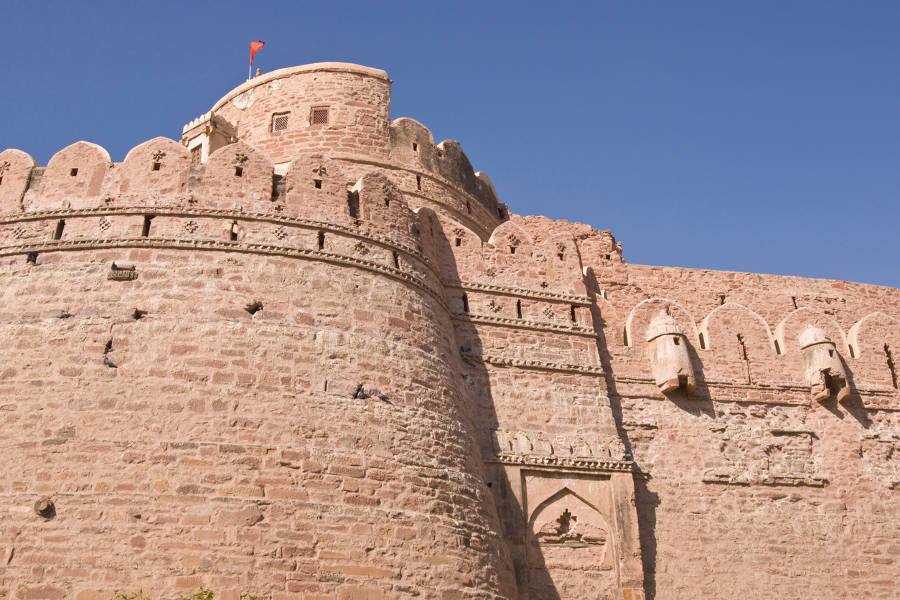 Seamlessly extend your tour of the Golden Triangle to include some of India’s most spectacular and culturally rich cities: Nagaur and Jodhpur.