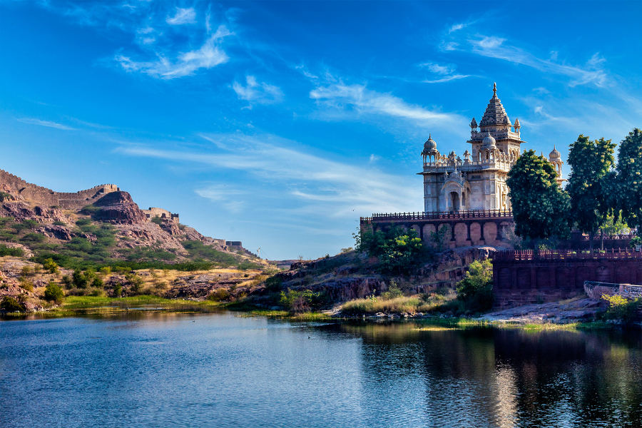 For the SOLO traveller: continue to Nagaur and Jodhpur. Explore temples, shrines and palaces in depth, a enjoy a truly unique photography experience.