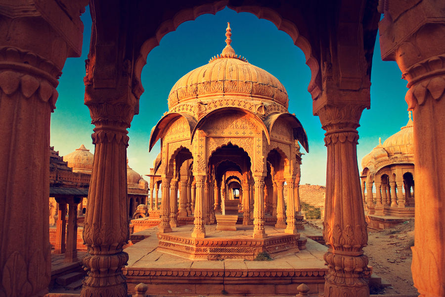 Enjoy guided walks with exclusive guides that will reveal the secrets of Jodhpur and Jaisalmer.