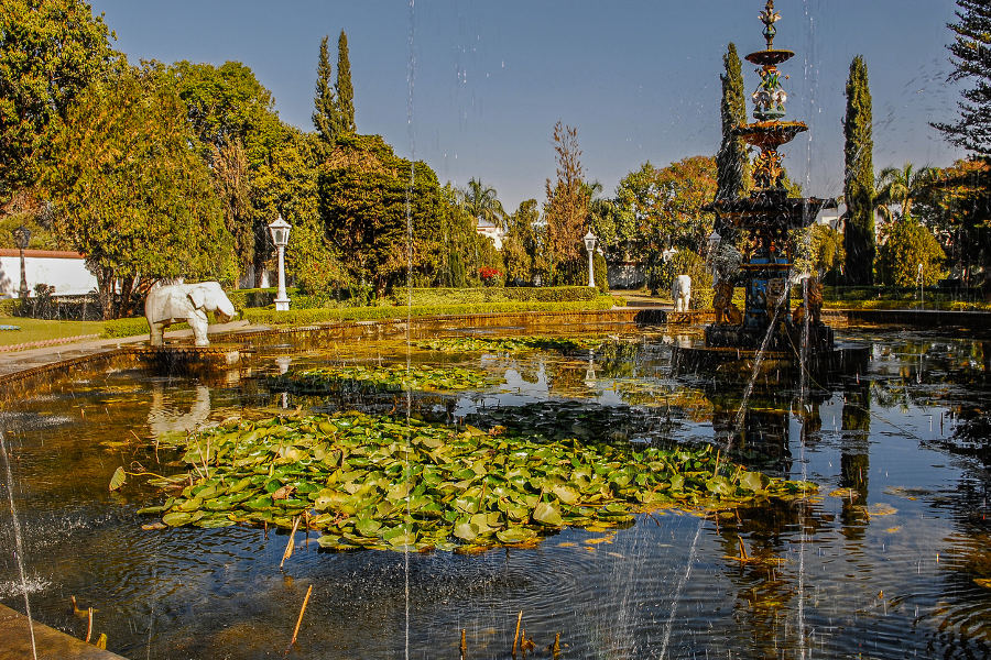 Enjoy Udaipur at your leisure. Walk in the city’s gardens, explore its palaces, and delve into the exciting culture of brave Rajasthan.