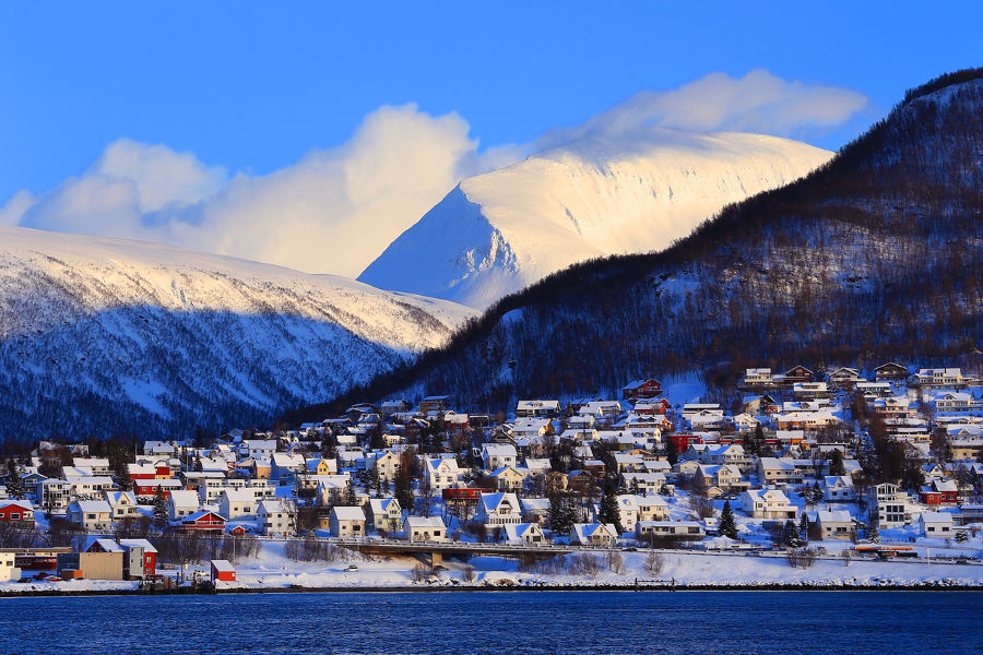 Tromso, the Arctic Gate, serves as midway point to your journey. Enjoy the Arctic nightlife and discover the history of polar exploration.
