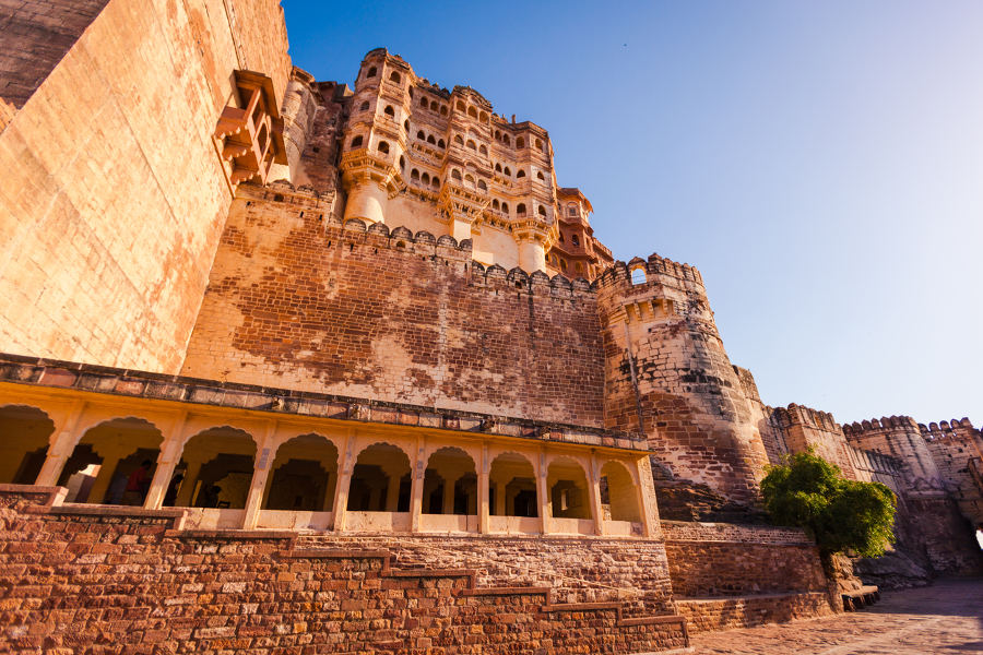 Explore the magical city of Jodhpur, from its massive monuments, to the charming blue streets that make it unique.