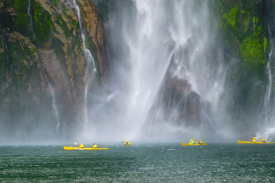Enjoy scenic tours of the South Island’s most iconic landmarks, from Milford Sounds to Middle-Earth dreaminess, you are guaranteed jaw-dropping sights.
