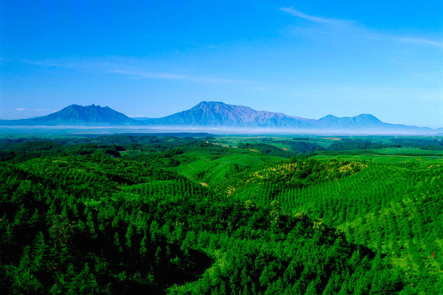 Walk in the vicinity of Aso volcano as you enjoy the heart of rural Japan and discover a side of the country usually inaccessible to visitors.
