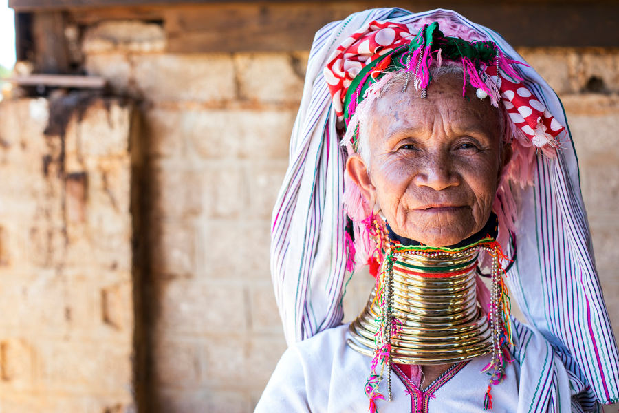 Meet the longneck women of the Kayan, interact with them in genuine encounters and learn of their unique body modification.