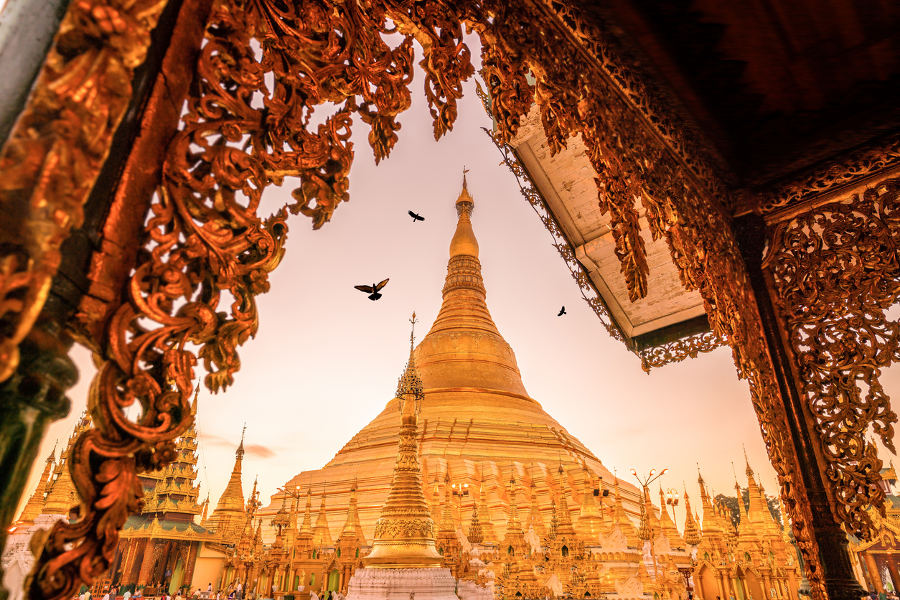 Uncover the colonial treasures of Yangon and take part in spectacular and moving ceremonies in Shwedagon Pagoda.