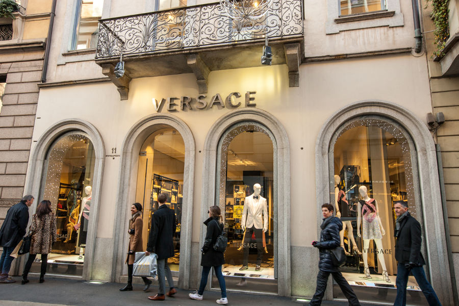 Enjoy a private fashion presentation at Versace’s store in the Quadrilatero dell’Oro.