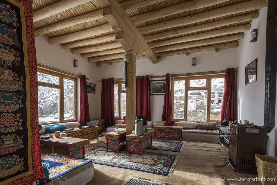 Enjoy this Himalayan adventure from a comfortable lodge, thus avoiding the grievous cold and the common setbacks of high-altitude camping.