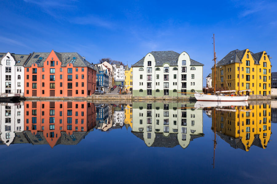 Explore Alesund, a city that spans many islands and expresses its relationship with the sea through wonderful Art-Nouveau architecture.