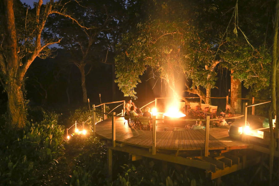 Stay in camps built with local eco-materials and faithful to traditional techniques.