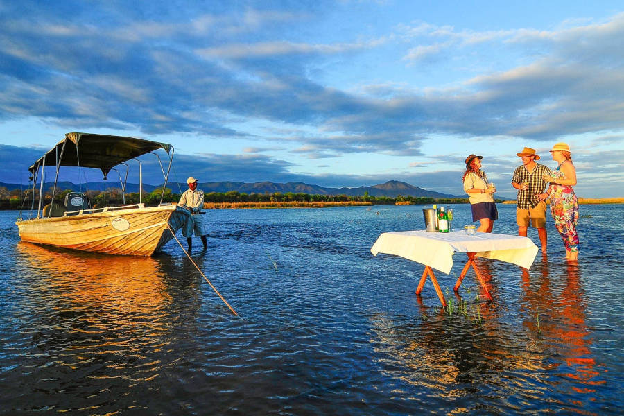 Also discover the Lower Zambezi for more varied activities and authentic encounters