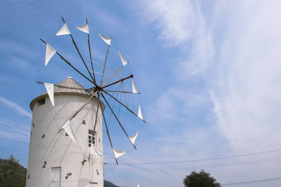 Enjoy curious corners of Japan where even daily life has an artsy twist.